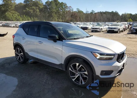 2022 Volvo Xc40 T5 R-Design z USA, uszkodzony, nr VIN YV4162UM1N2646524